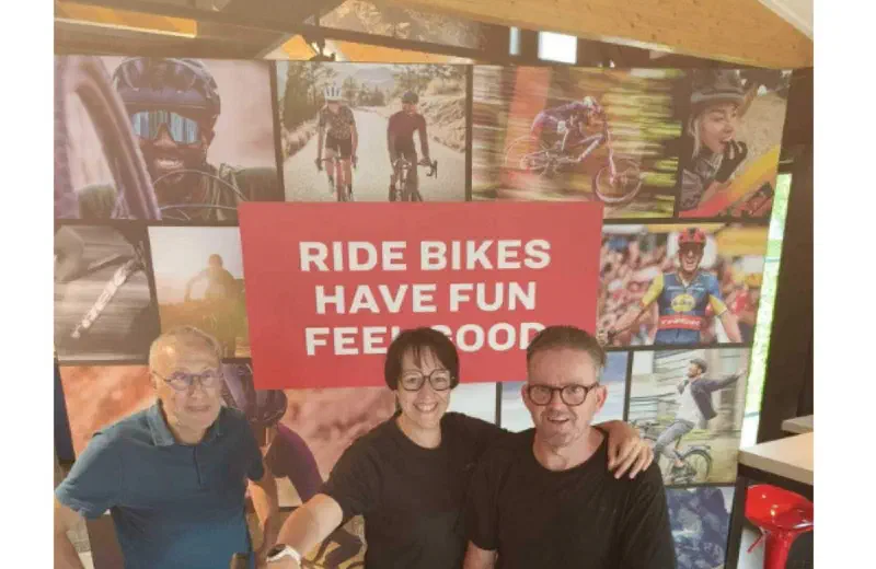 HUSA Bikes schenkt fiets aan LISA-project